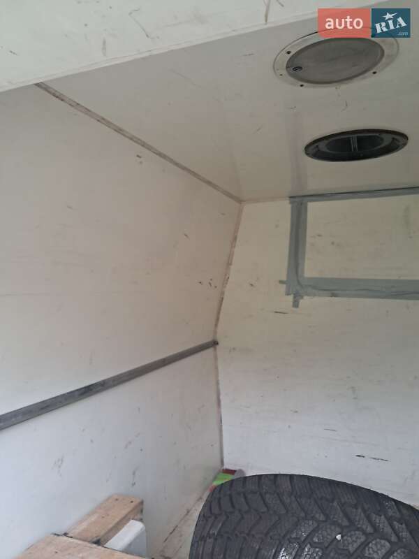 Вантажний фургон Volkswagen Transporter 2006 в Львові