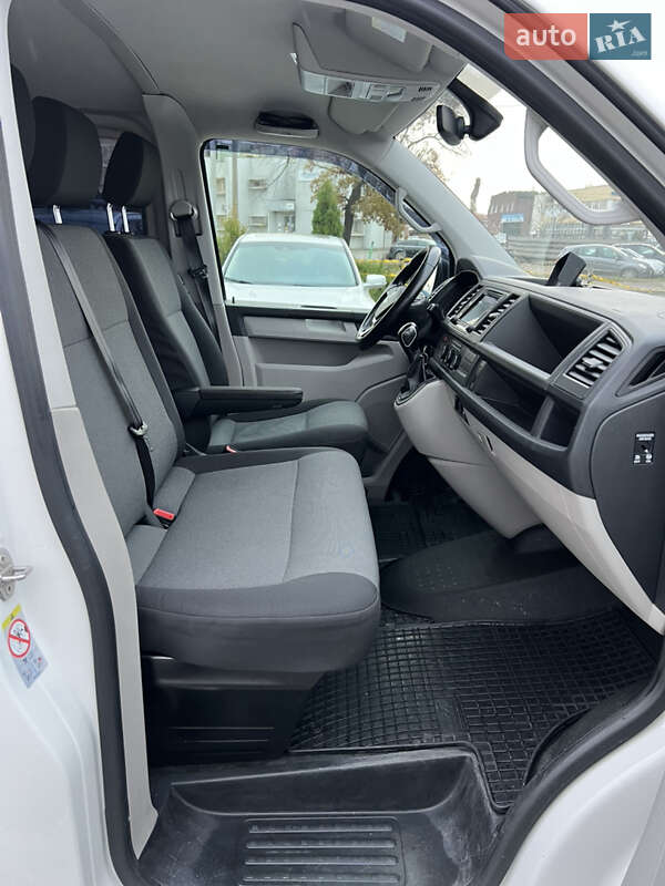 Мінівен Volkswagen Transporter 2017 в Львові