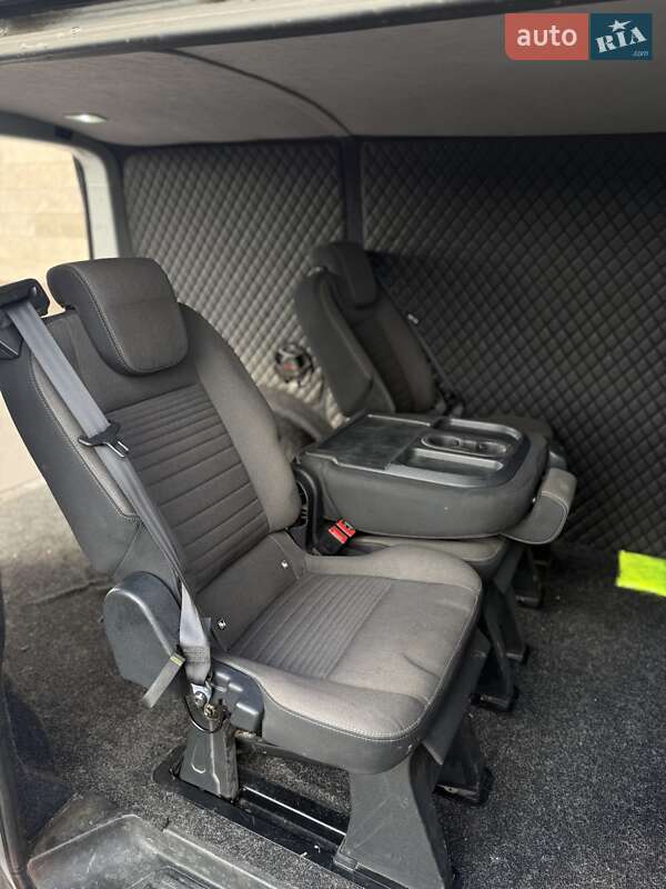 Грузовой фургон Volkswagen Transporter 2010 в Киеве