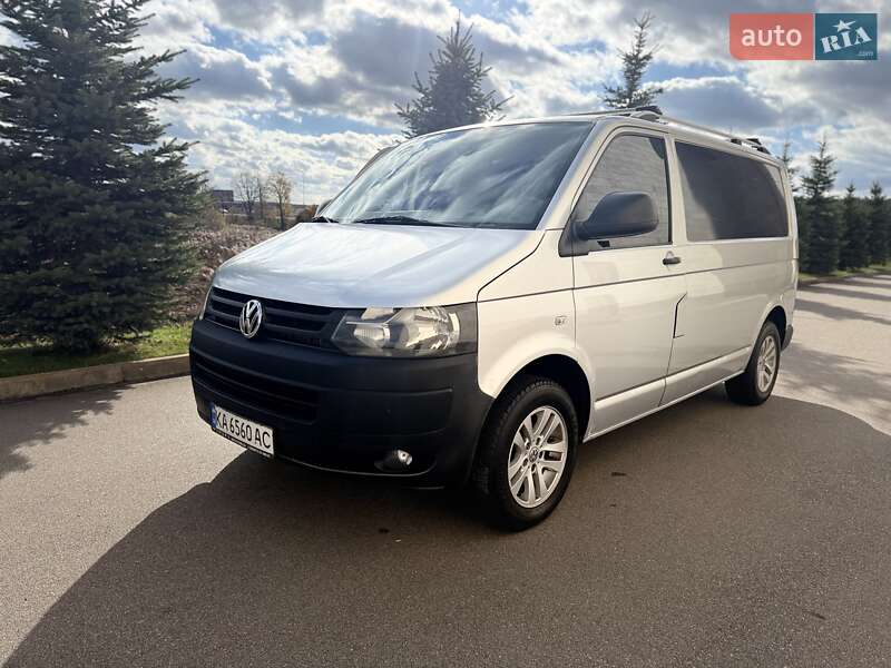 Грузовой фургон Volkswagen Transporter 2010 в Киеве