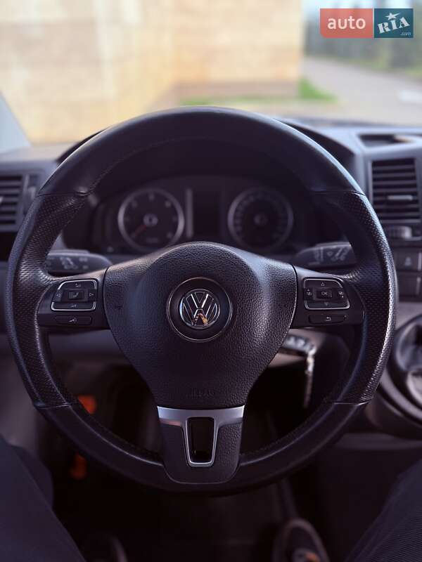 Грузовой фургон Volkswagen Transporter 2010 в Киеве