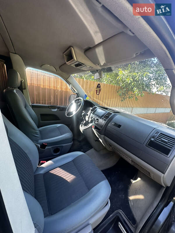 Минивэн Volkswagen Transporter 2006 в Черновцах