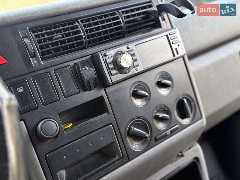 Минивэн Volkswagen Transporter 2000 в Львове