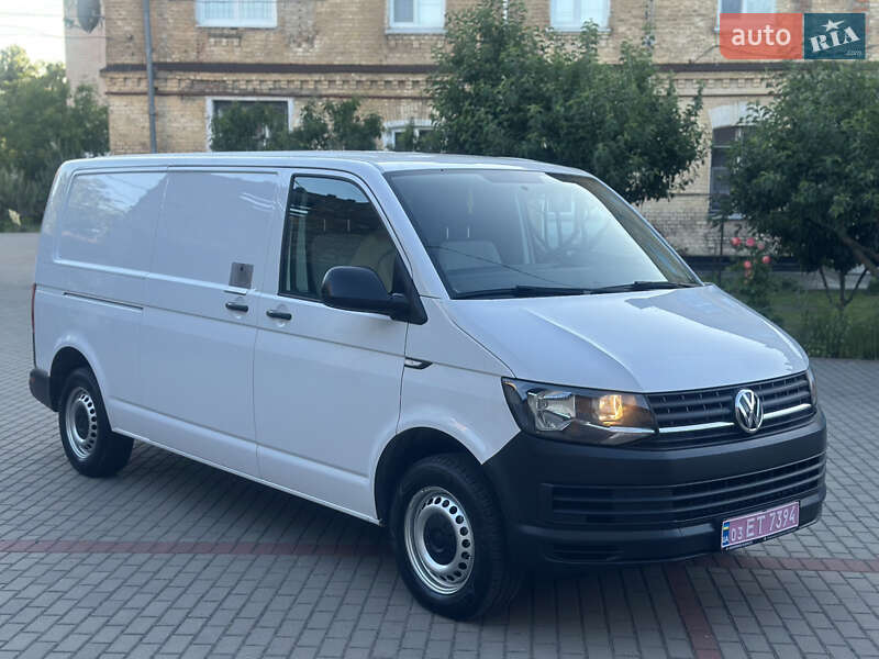 Грузовой фургон Volkswagen Transporter 2017 в Дубно
