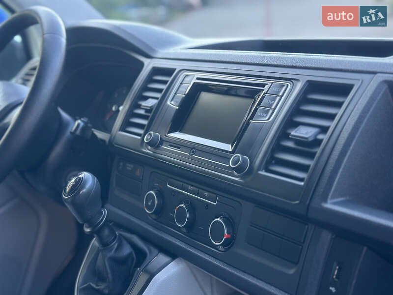 Грузовой фургон Volkswagen Transporter 2017 в Дубно