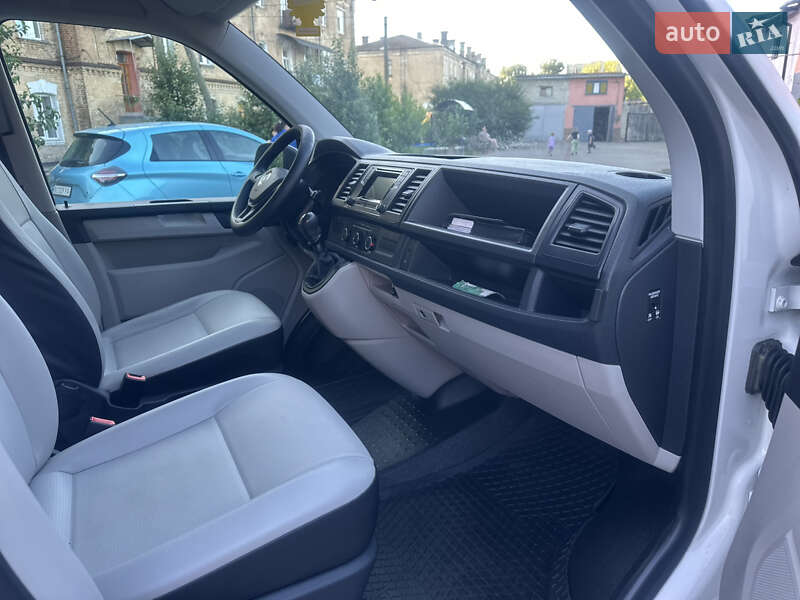 Грузовой фургон Volkswagen Transporter 2017 в Дубно