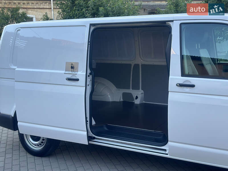 Грузовой фургон Volkswagen Transporter 2017 в Дубно