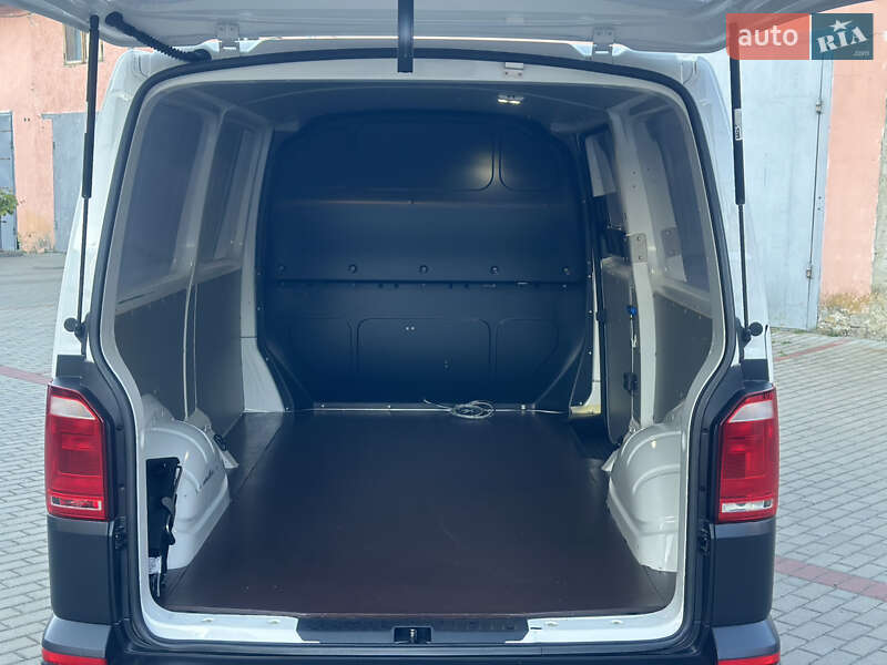 Грузовой фургон Volkswagen Transporter 2017 в Дубно