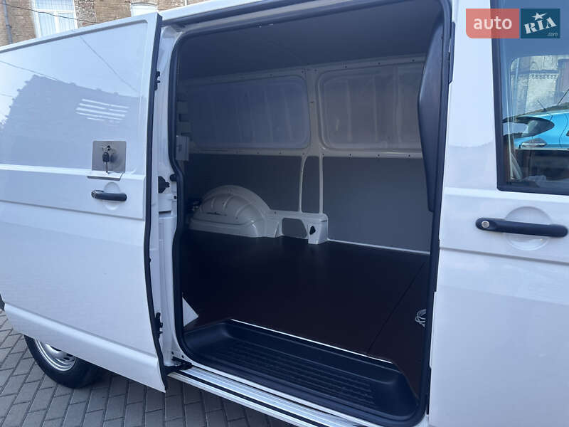 Грузовой фургон Volkswagen Transporter 2017 в Дубно