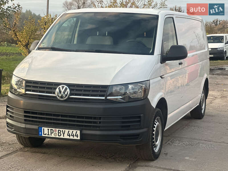 Вантажний фургон Volkswagen Transporter 2016 в Дубні