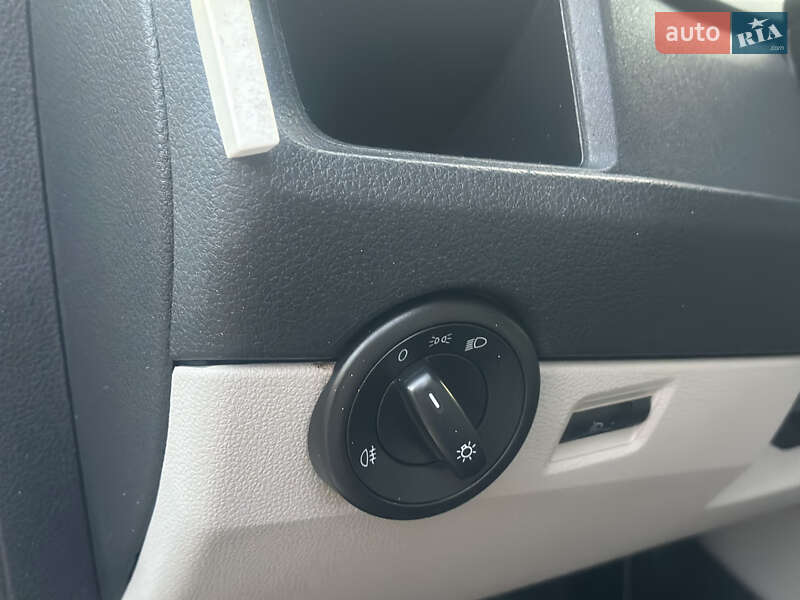 Вантажний фургон Volkswagen Transporter 2016 в Дубні