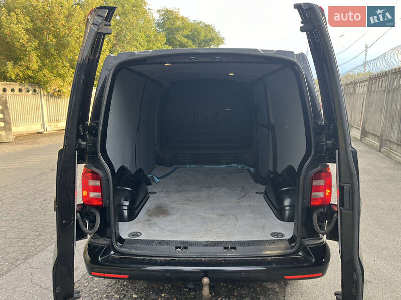Вантажний фургон Volkswagen Transporter 2017 в Києві
