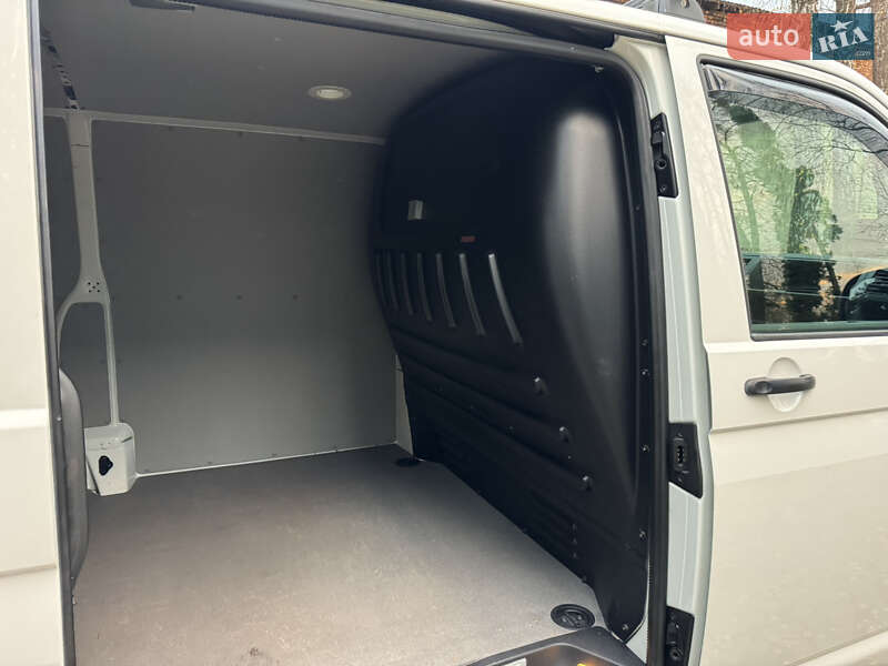 Грузовой фургон Volkswagen Transporter 2016 в Ровно фото 46 Грузовой фургон Volkswagen Transporter 2016 в Ровно