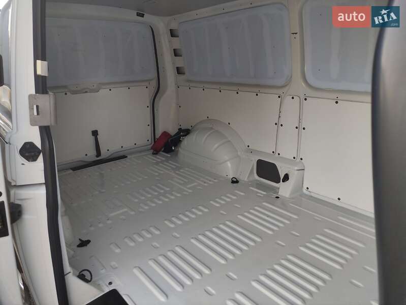 Мінівен Volkswagen Transporter 2021 в Дубні