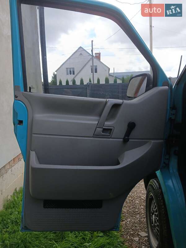 Минивэн Volkswagen Transporter 1996 в Самборе