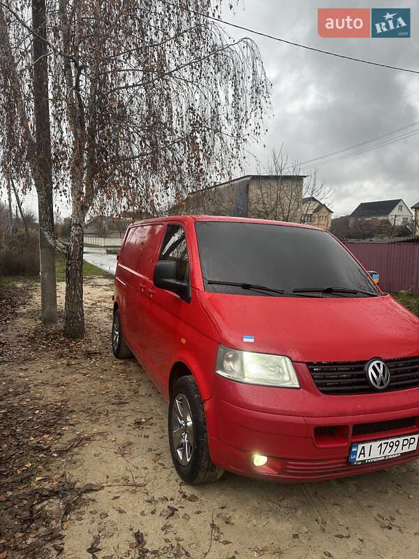Грузовой фургон Volkswagen Transporter 2006 в Буче