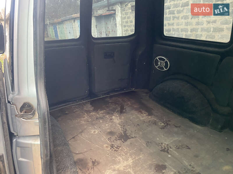 Минивэн Volkswagen Transporter 2004 в Змиеве