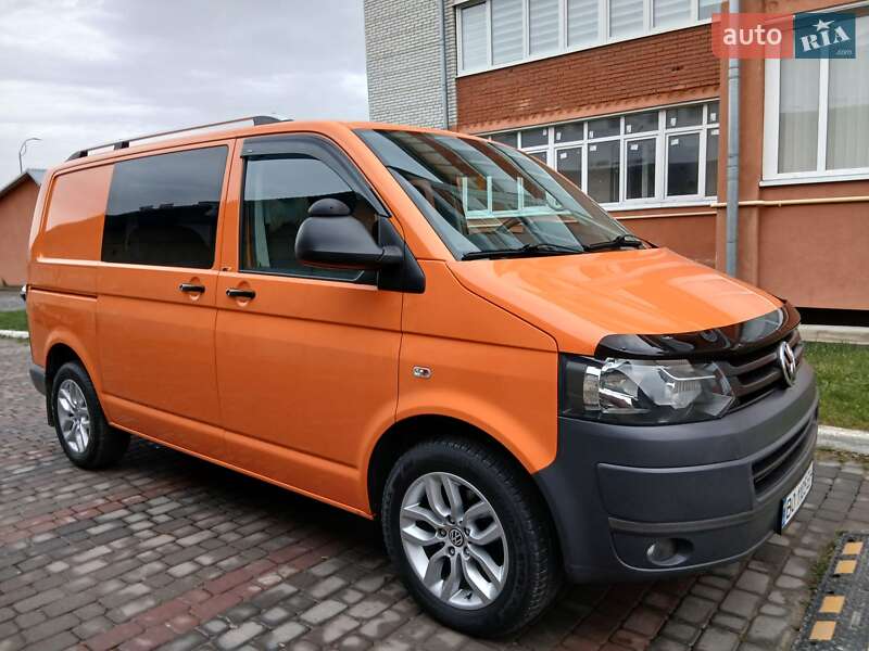Мінівен Volkswagen Transporter 2012 в Чорткові