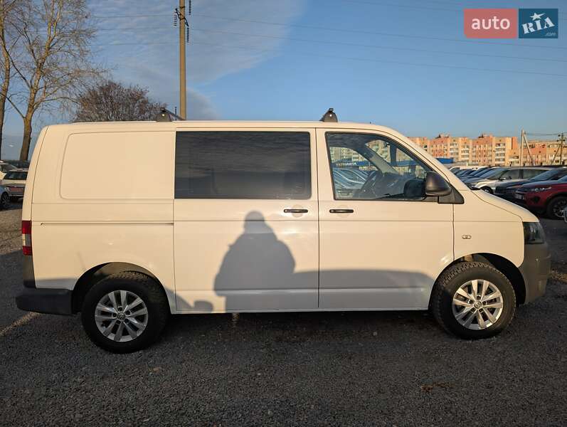 Грузовой фургон Volkswagen Transporter 2012 в Ровно