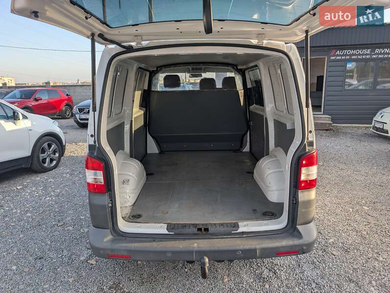 Грузовой фургон Volkswagen Transporter 2012 в Ровно