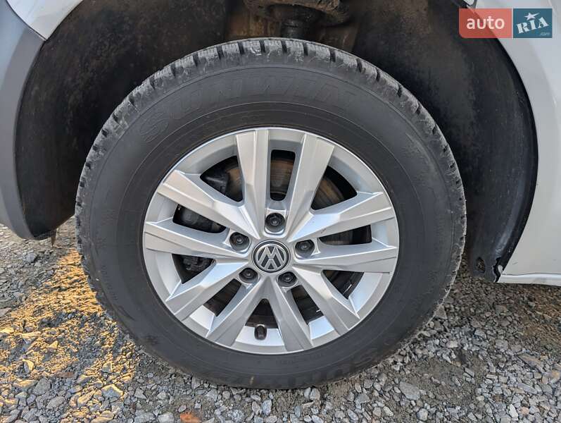 Грузовой фургон Volkswagen Transporter 2012 в Ровно