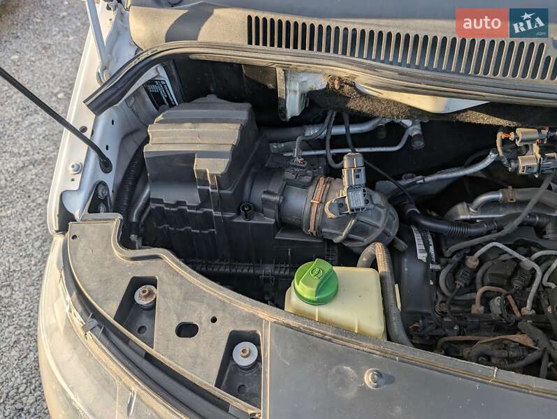 Грузовой фургон Volkswagen Transporter 2012 в Ровно