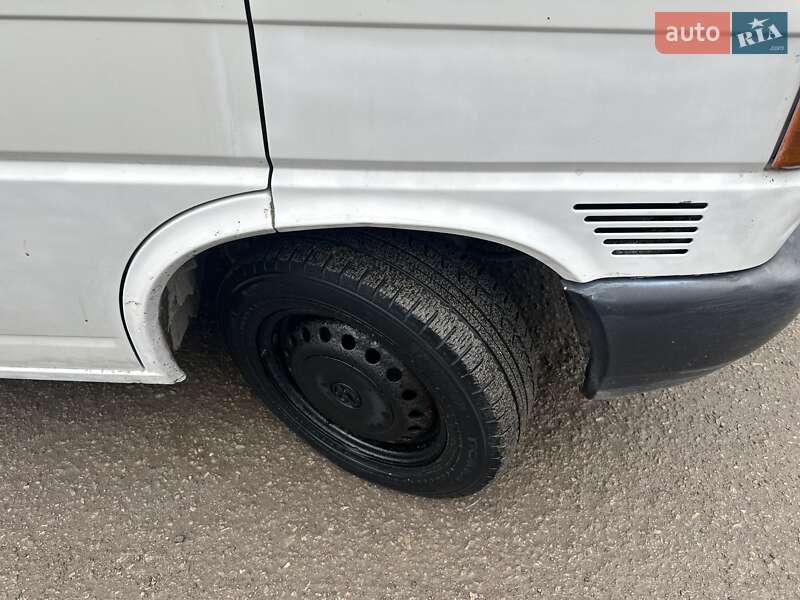 Вантажний фургон Volkswagen Transporter 2000 в Тернополі