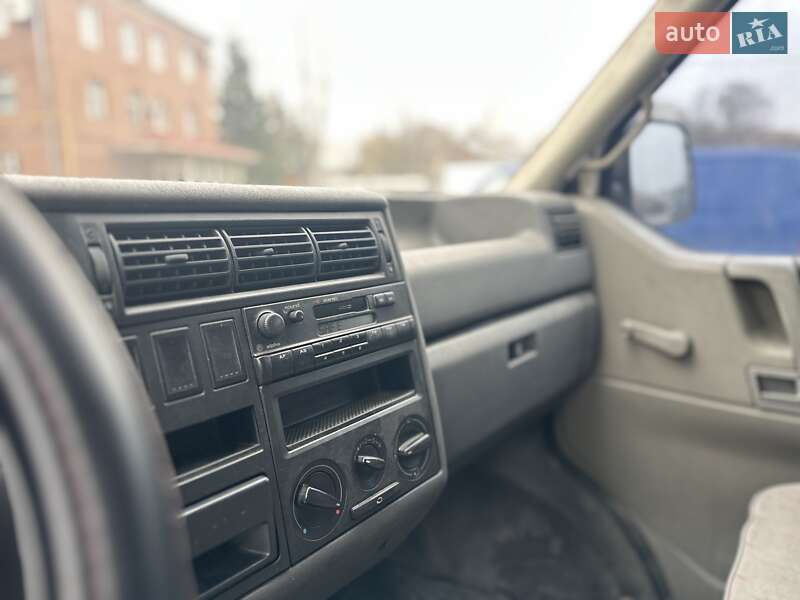 Вантажний фургон Volkswagen Transporter 2000 в Тернополі