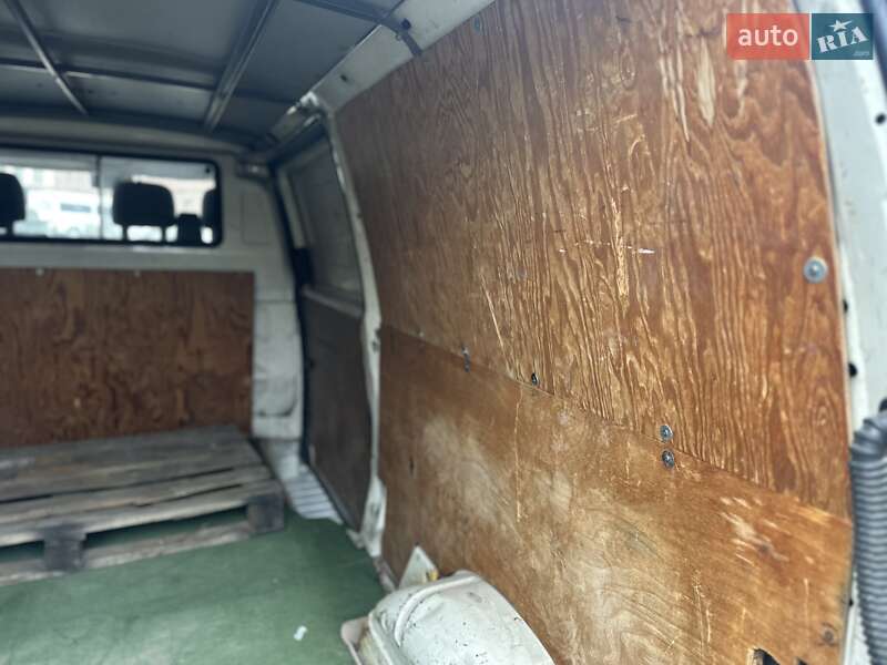 Вантажний фургон Volkswagen Transporter 2000 в Тернополі