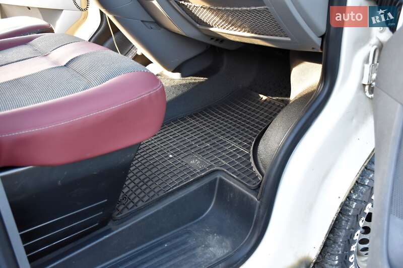 Мінівен Volkswagen Transporter 2006 в Дрогобичі