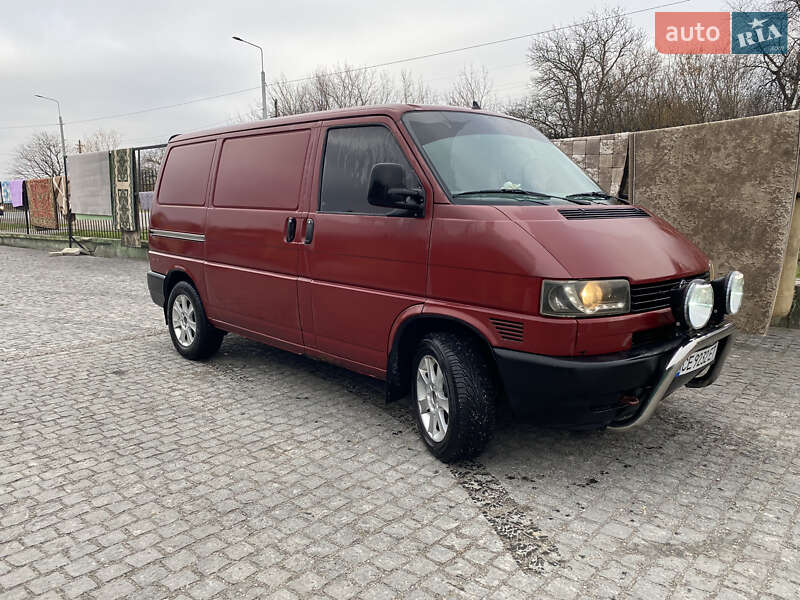 Вантажний фургон Volkswagen Transporter 2001 в Чернівцях