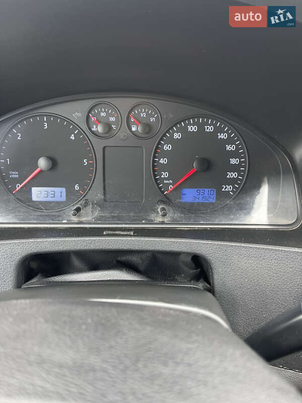 Вантажний фургон Volkswagen Transporter 2006 в Львові