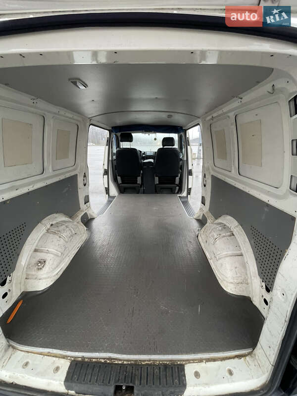 Вантажний фургон Volkswagen Transporter 2006 в Львові