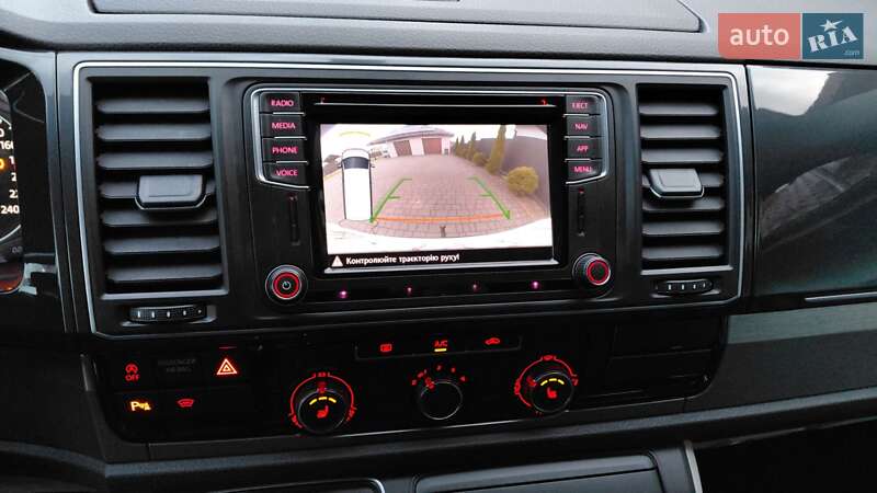 Минивэн Volkswagen Transporter 2019 в Долине