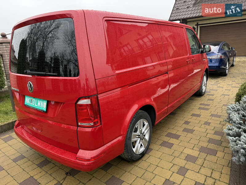 Вантажний фургон Volkswagen Transporter 2018 в Чернівцях