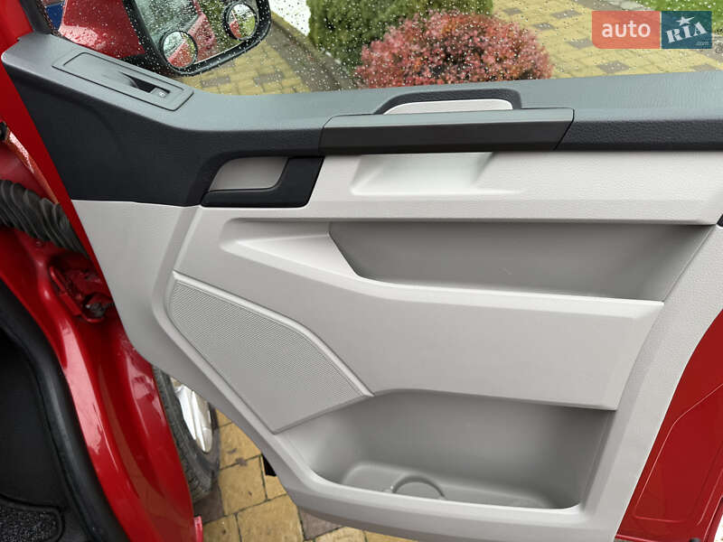 Вантажний фургон Volkswagen Transporter 2018 в Чернівцях