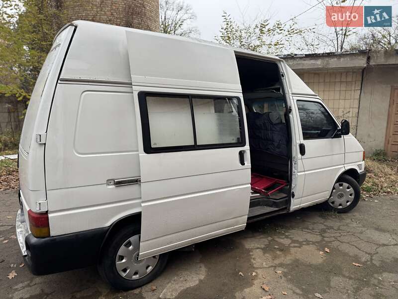 Грузовой фургон Volkswagen Transporter 2001 в Буче