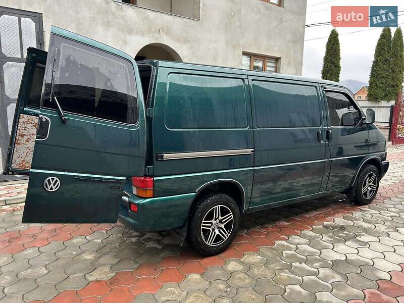 Грузовой фургон Volkswagen Transporter 2002 в Надворной