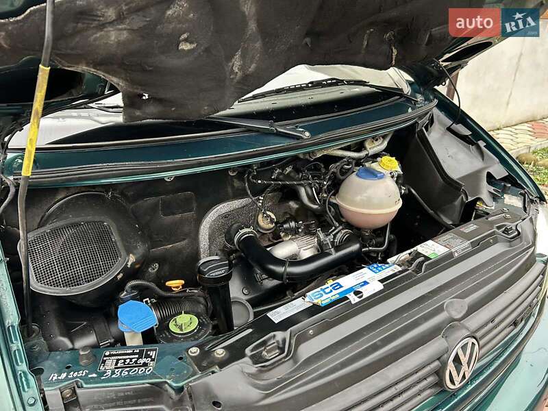 Грузовой фургон Volkswagen Transporter 2002 в Надворной