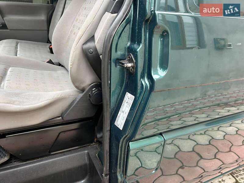 Грузовой фургон Volkswagen Transporter 2002 в Надворной