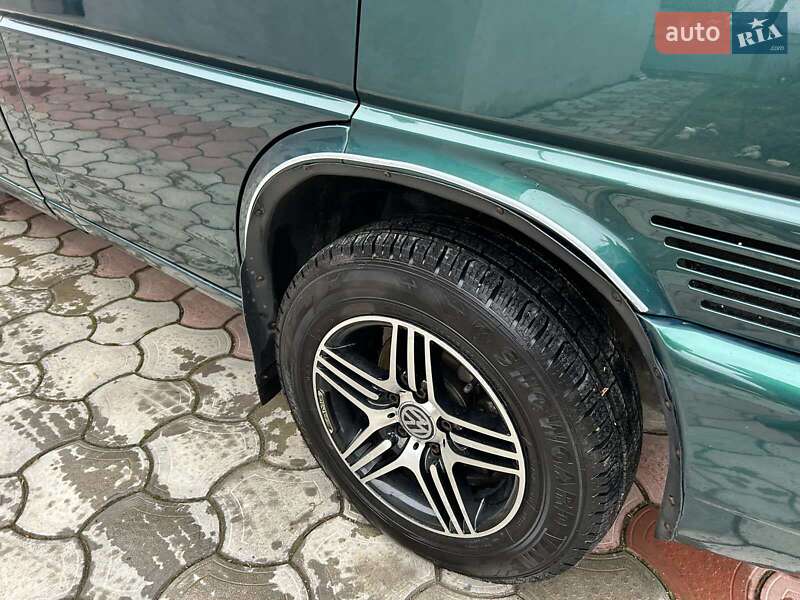 Грузовой фургон Volkswagen Transporter 2002 в Надворной