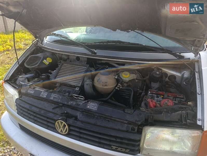 Минивэн Volkswagen Transporter 2003 в Ровно