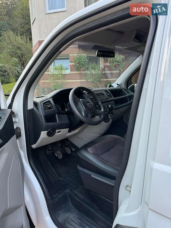 Мінівен Volkswagen Transporter 2016 в Ужгороді
