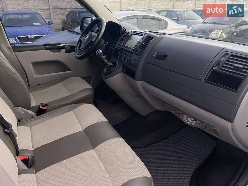 Мінівен Volkswagen Transporter 2010 в Миколаєві