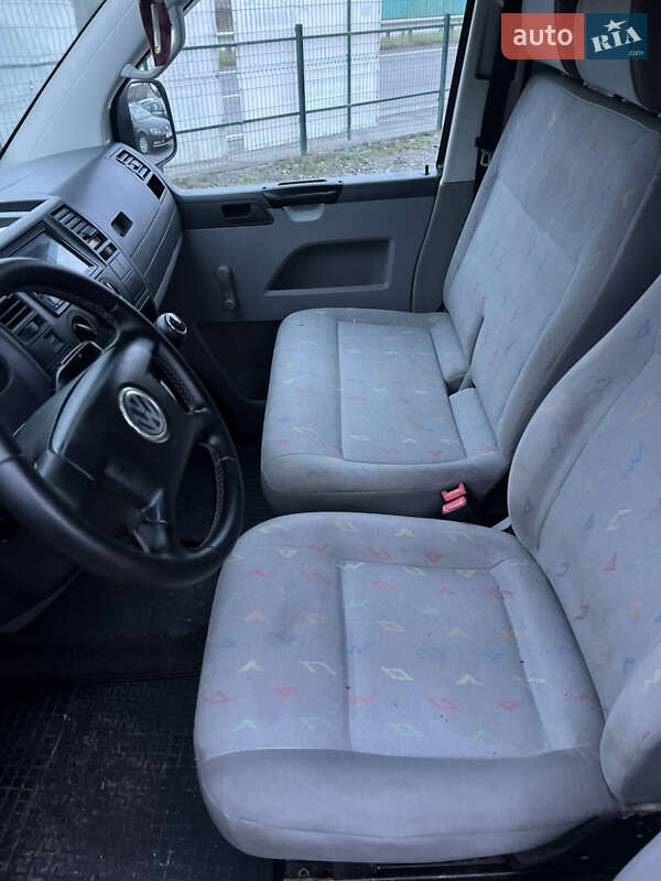 Вантажний фургон Volkswagen Transporter 2005 в Вінниці