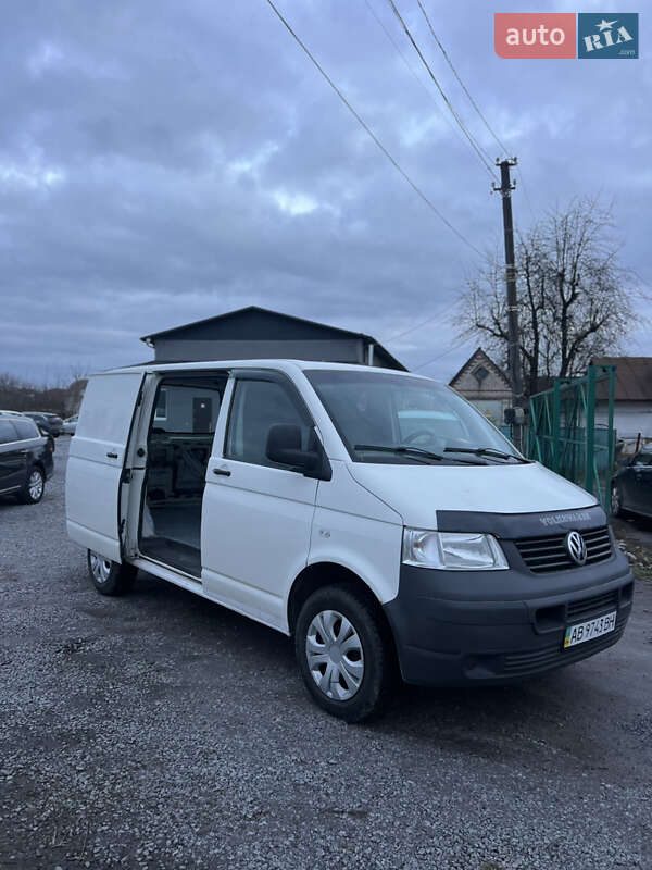 Вантажний фургон Volkswagen Transporter 2005 в Вінниці