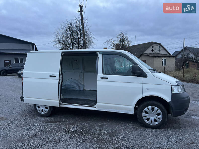 Вантажний фургон Volkswagen Transporter 2005 в Вінниці