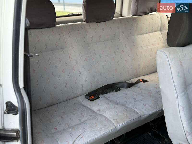 Мінівен Volkswagen Transporter 2000 в Львові