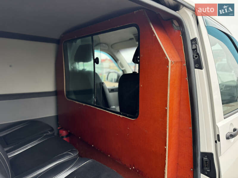 Грузовой фургон Volkswagen Transporter 2013 в Киеве