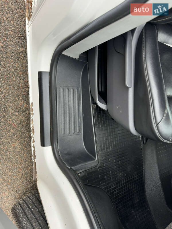 Грузовой фургон Volkswagen Transporter 2013 в Киеве